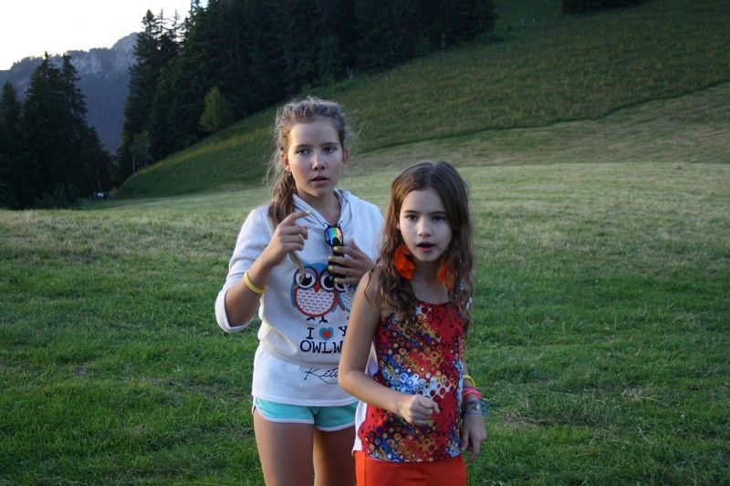 Village Camps International Summer Camp Leysin, Switzerland 2025-08-09 https://www.villagecamps.com/journals_admin/images/703-14-campfire (58).jpg